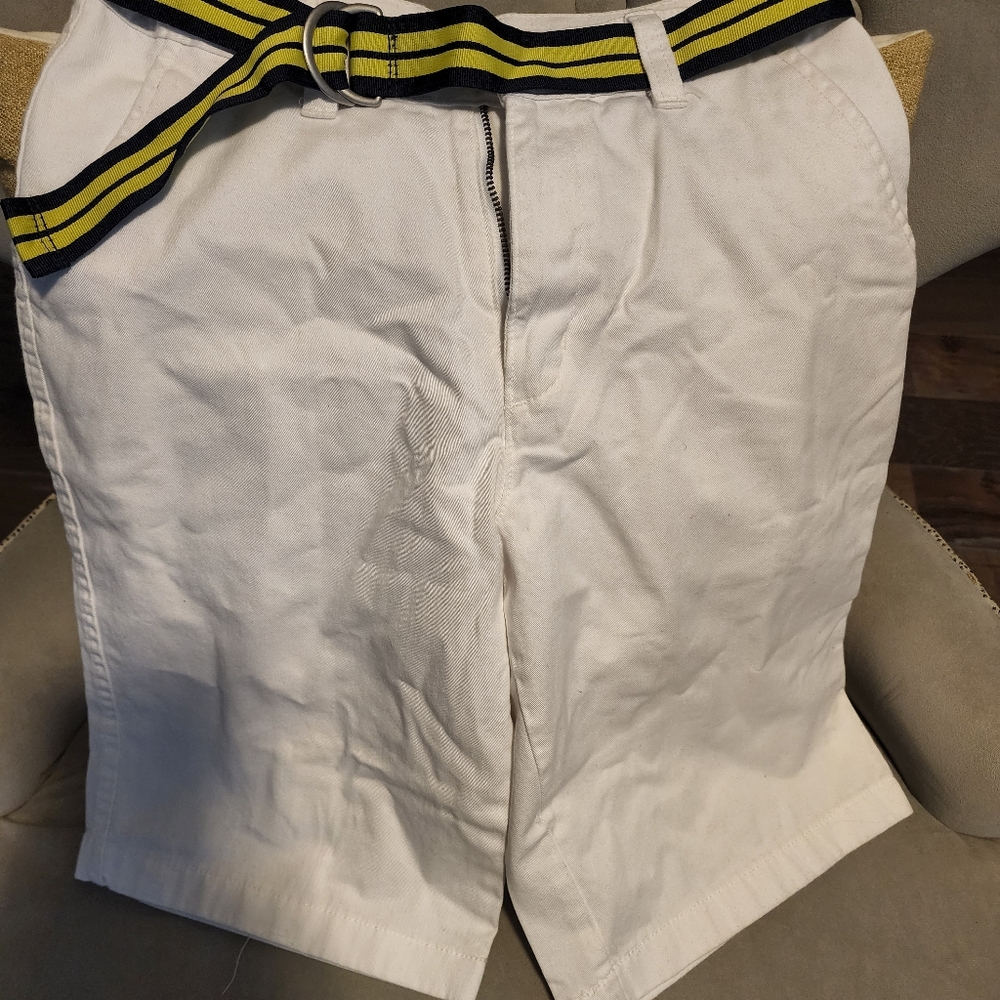 Boys Izod size 16 white short. NWTs.